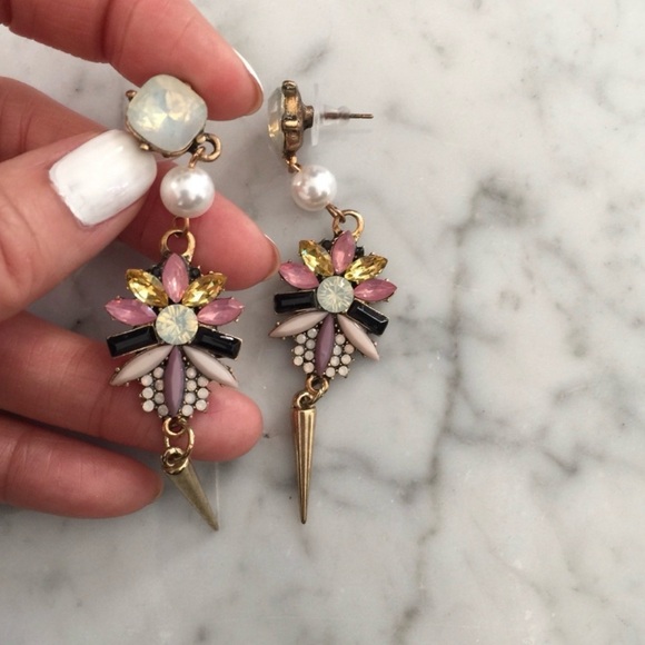 RHINESTONE and GOLD- STATEMENT DROP EARRINGS🩷 - Picture 3 of 4